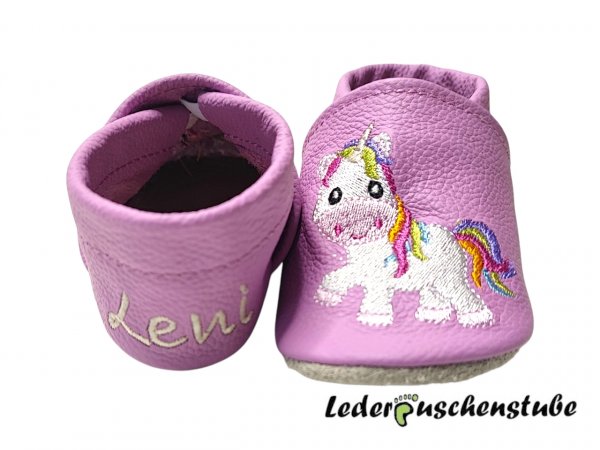 Lederpuschen orchidee, beiderseits Einhorn Tanja macht Geschenke, beiderseits Namen weiß an der Ferse